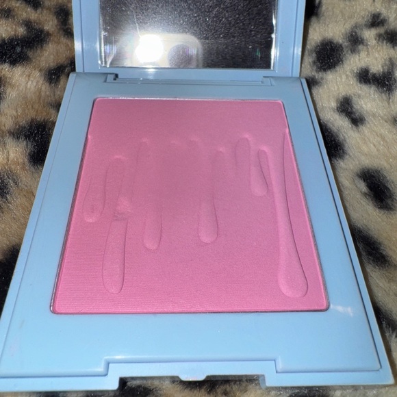 Limited Edition Kylie Cosmetics Winter Kissed Blush - Picture 1 of 4